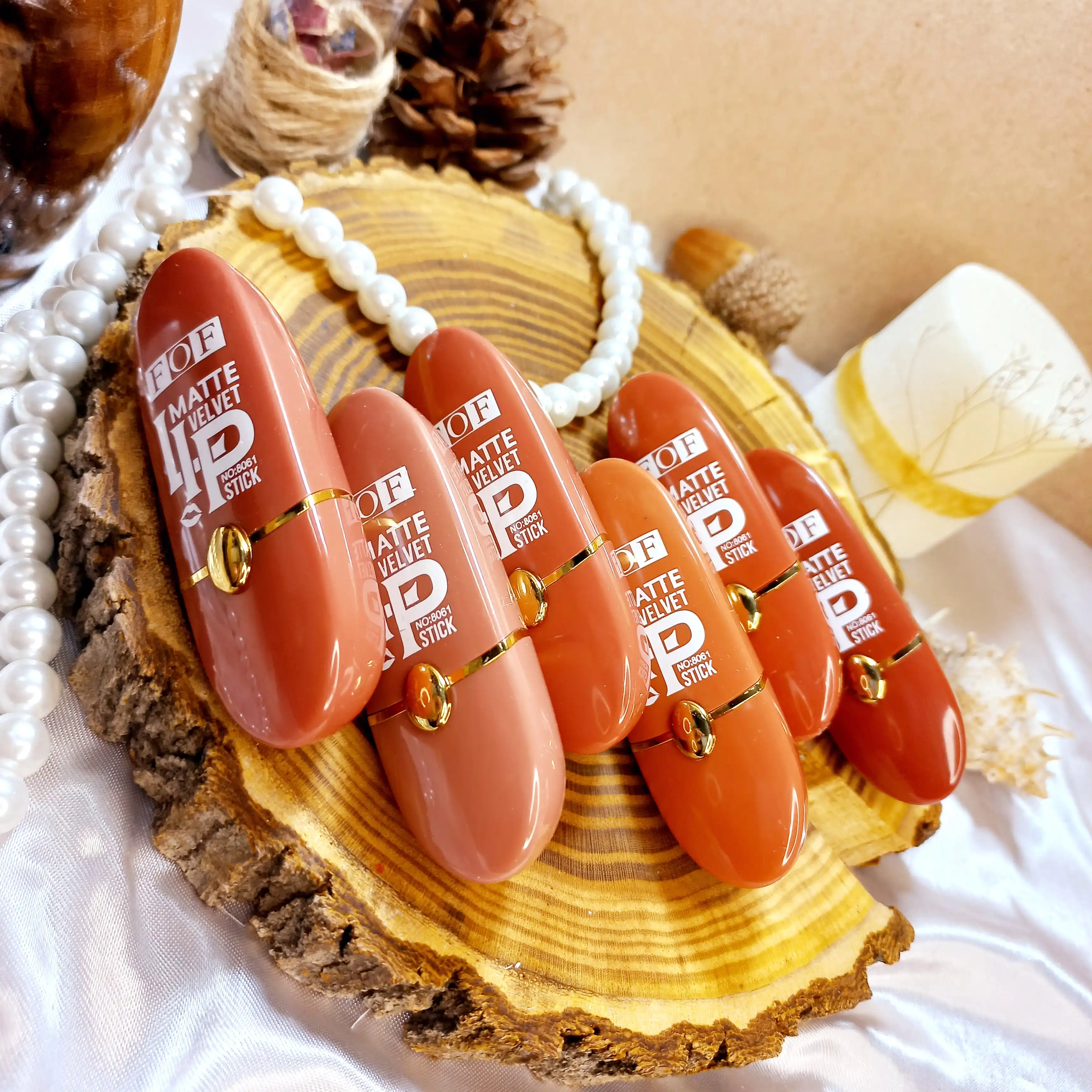 رژ لب جامد مدل مت کد 8061