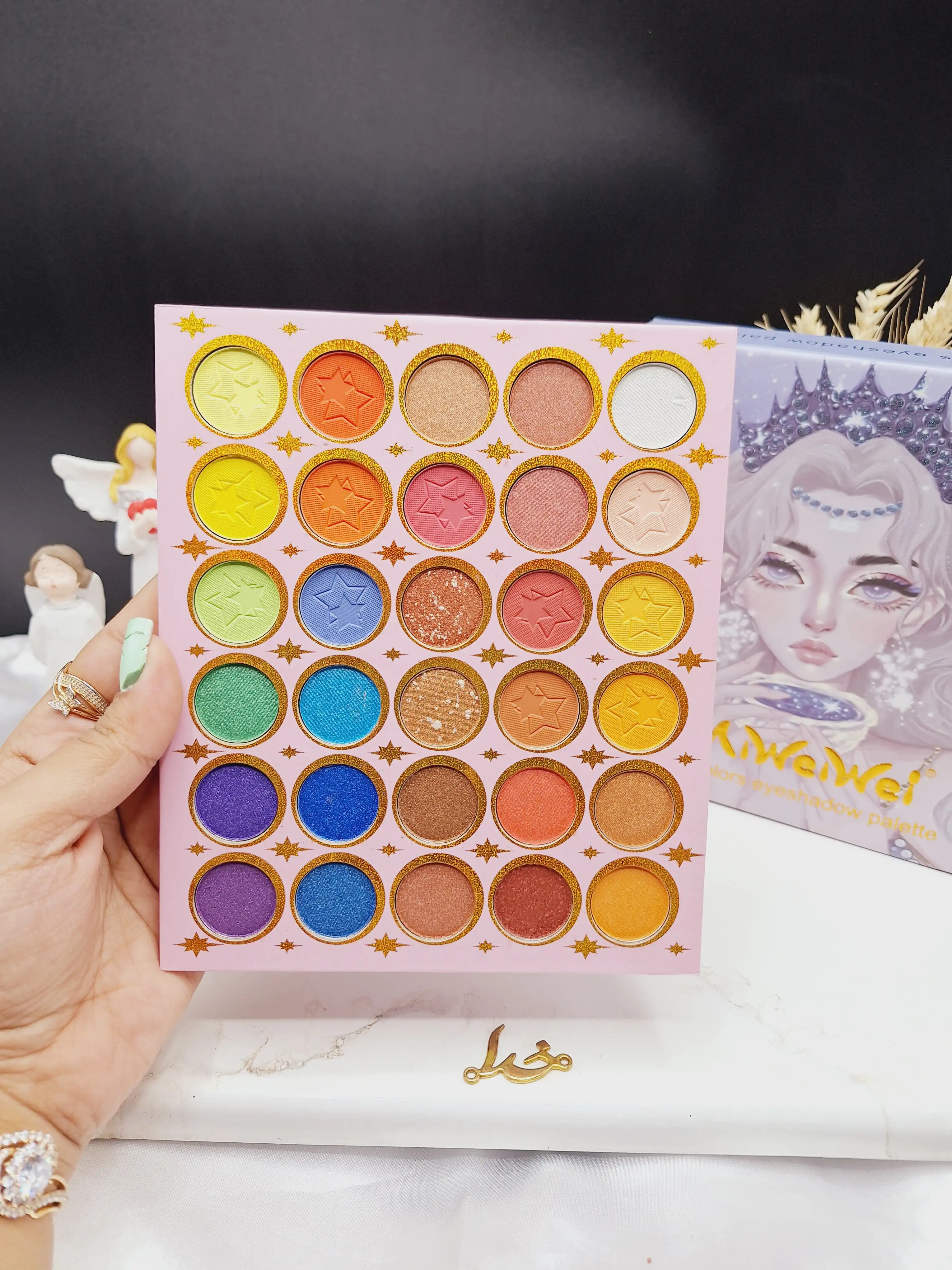 پالت سایه 3 طبقه 79 رنگ طرح ملکه برند Miweiwei کد MWW_8001