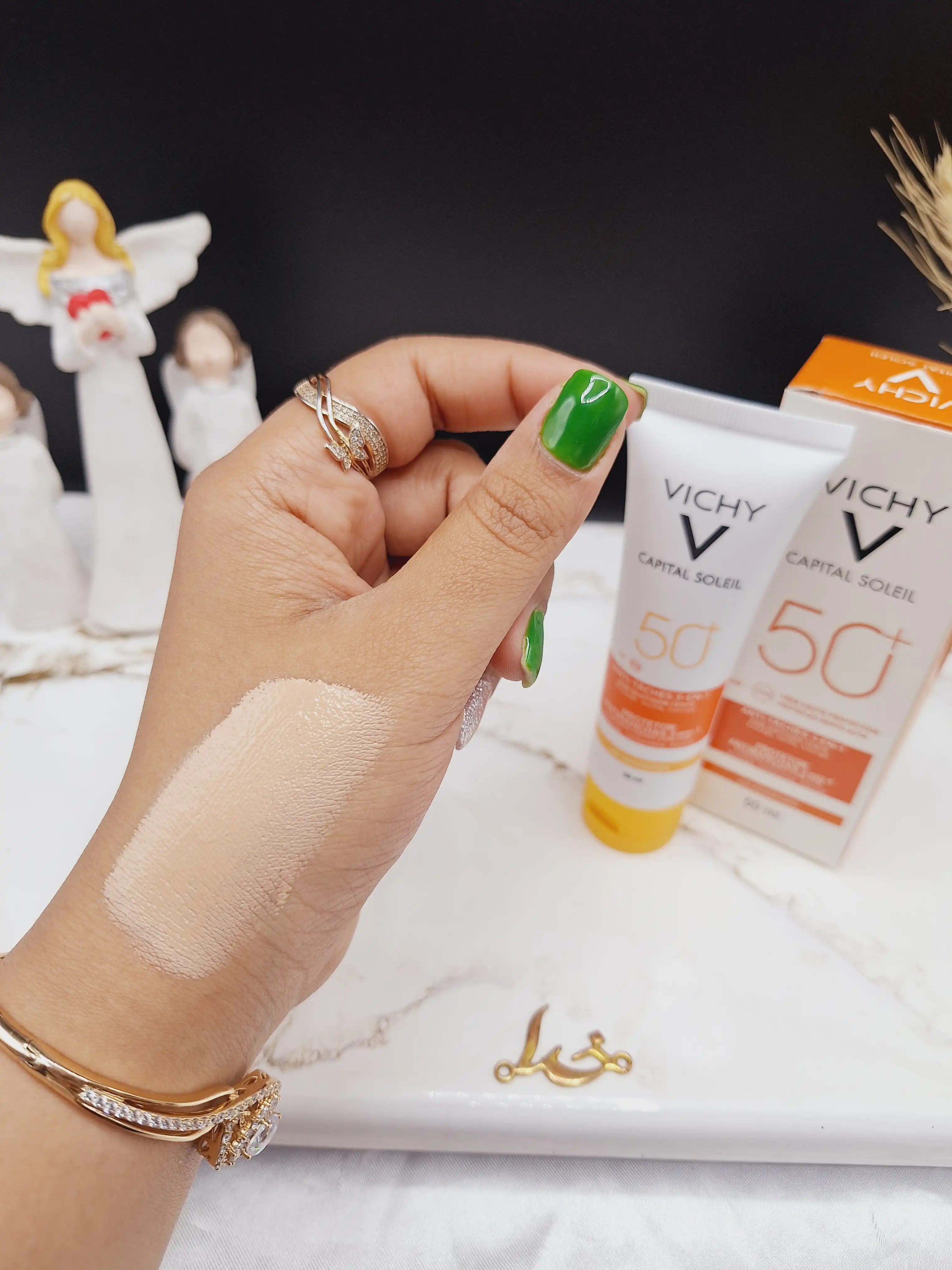 کرم ضد آفتاب رنگی جوانساز و ضد لک ویشی کاپیتال سولیل ویشی VICHY  SPF50 کد 1826