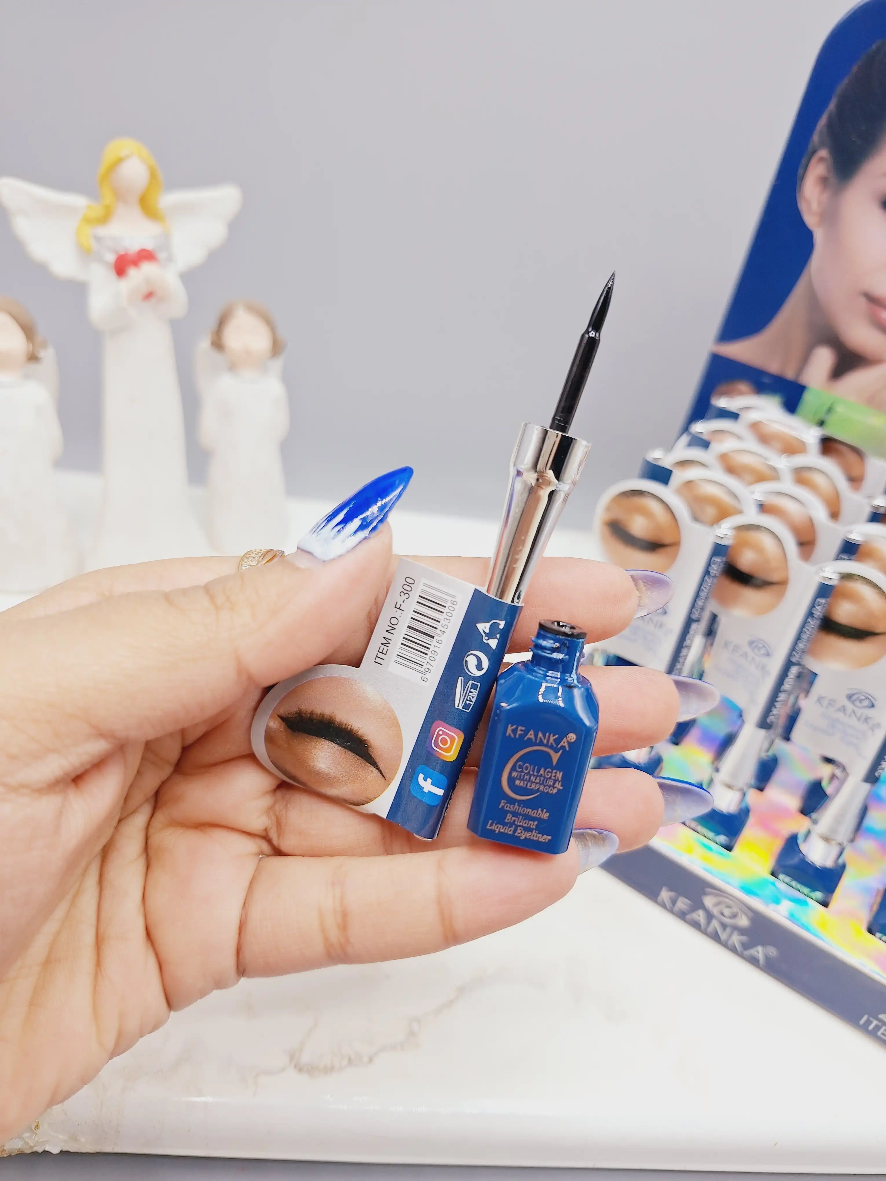 خط چشم مشکی ماژیکی کوزه ای کیفیت متوسط برند ‏KFANK‏ کد F300