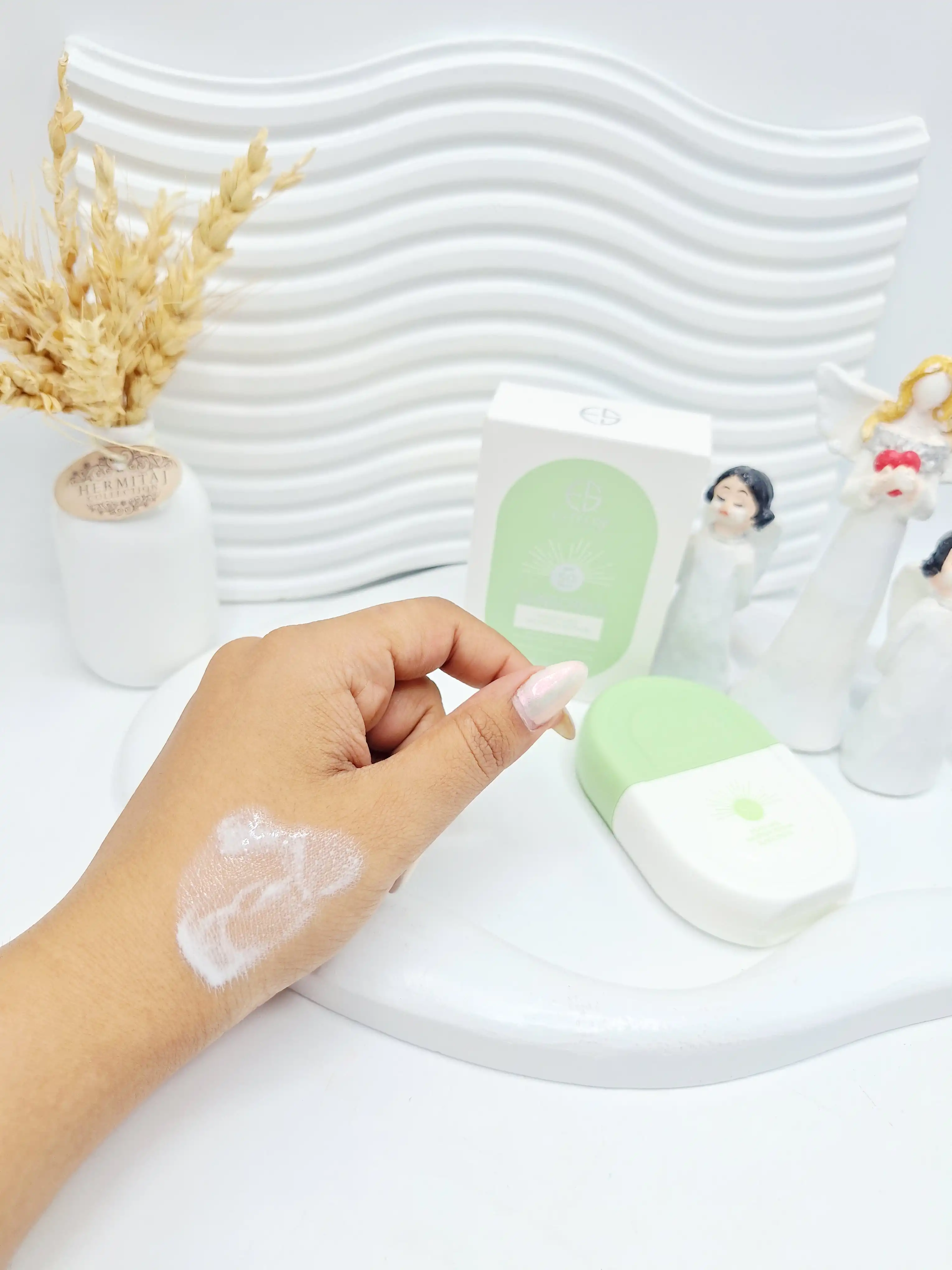 ضد آفتاب بی رنگ مناسب پوست حساس SPF 50 استلین  کارتن سبز کد 0295